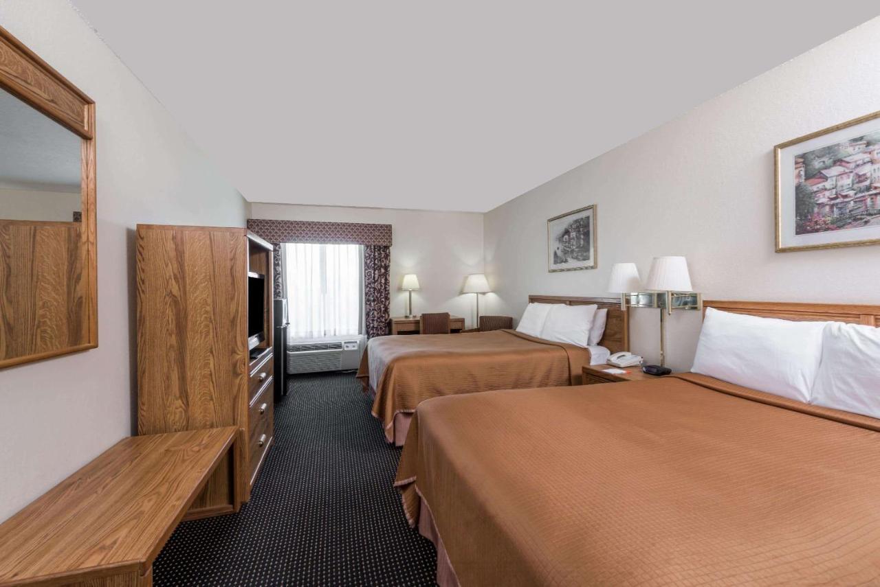 Howard Johnson By Wyndham Iowa La Exteriér fotografie